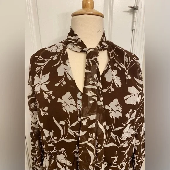 Plus Dress 🤎🤍 - Picture 4 of 7